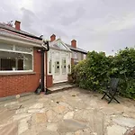 Dublin Gem, Parking, Sleeps 11, Near Centre Hébergement de vacances Rockbrook