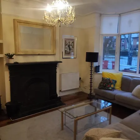 Dublin Gem, Parking, Sleeps 11, Near Centre * Rockbrook