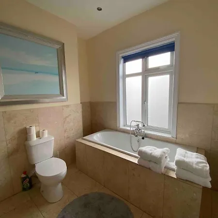 Hébergement de vacances Dublin Gem, Parking, Sleeps 11, Near Centre