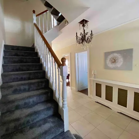 Dublin Gem, Parking, Sleeps 11, Near Centre Rockbrook
