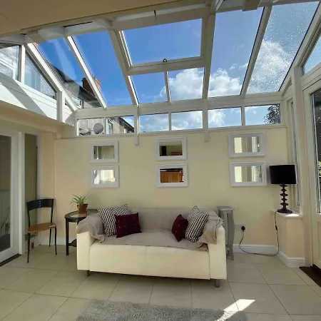 Dublin Gem, Parking, Sleeps 11, Near Centre *