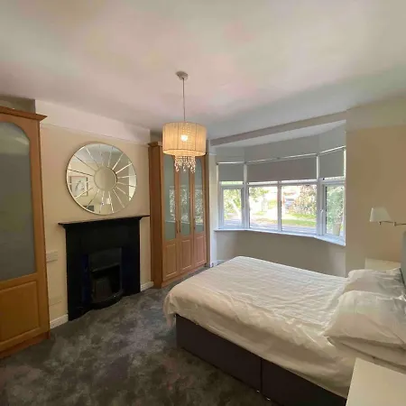 Hébergement de vacances Dublin Gem, Parking, Sleeps 11, Near Centre *