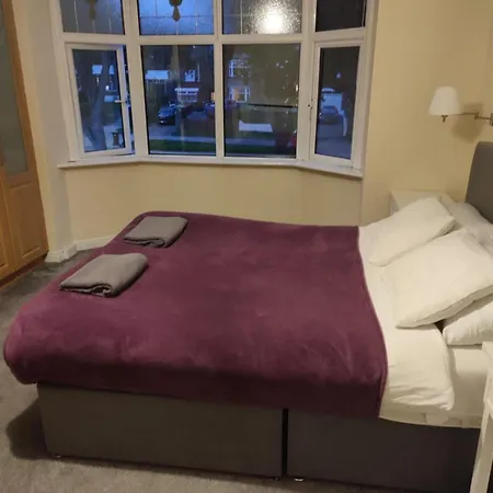 Dublin Gem, Parking, Sleeps 11, Near Centre * Rockbrook
