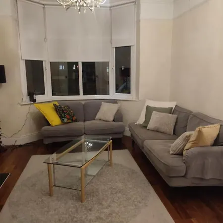 Dublin Gem, Parking, Sleeps 11, Near Centre *