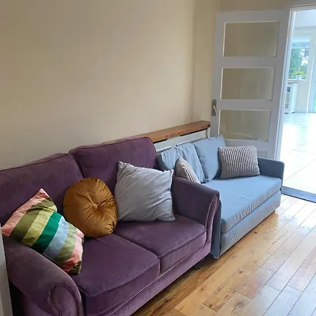Casa vacanze Dublin Gem, Parking, Sleeps 11, Near Centre Rockbrook