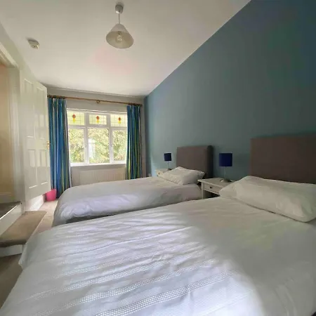 Dublin Gem, Parking, Sleeps 11, Near Centre Prázdninový dům *