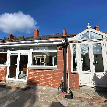 Dublin Gem, Parking, Sleeps 11, Near Centre Rockbrook