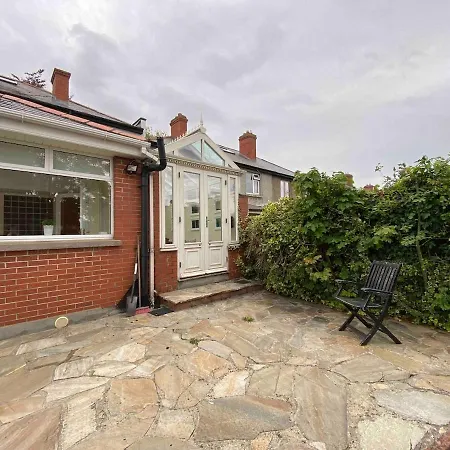Dublin Gem, Parking, Sleeps 11, Near Centre Prázdninový dům Rockbrook