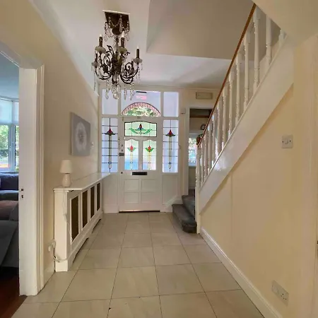 Casa vacanze Dublin Gem, Parking, Sleeps 11, Near Centre